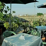 بيسكاري فندق 2*