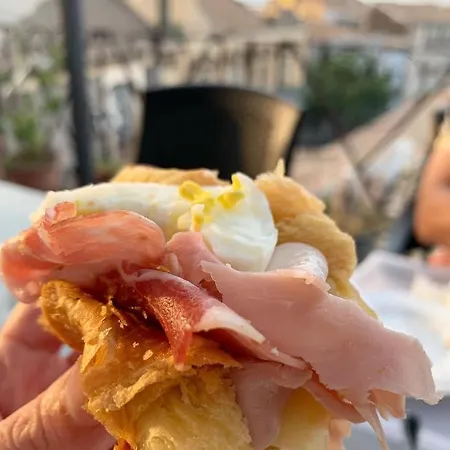 بيسكاري فندق كاتانيا